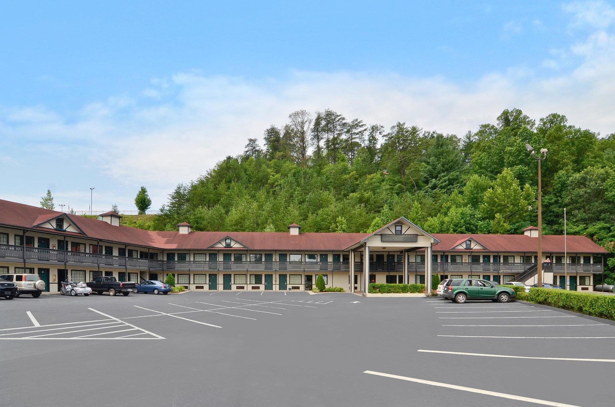 Amerivu Inn & Suites - Helen - Downtown 外观 照片
